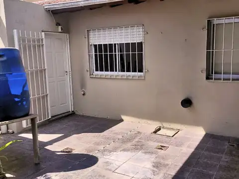 CASA EN VENTA 4 AMBIENTES CON COCHERA EN MERLO