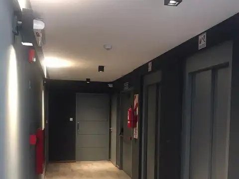 *OFICINA PREMIUM DE 37 M2 CUB. CON BAÑO, COCINA Y AIRE ACONDICIONADO FRIÓ CALOR.