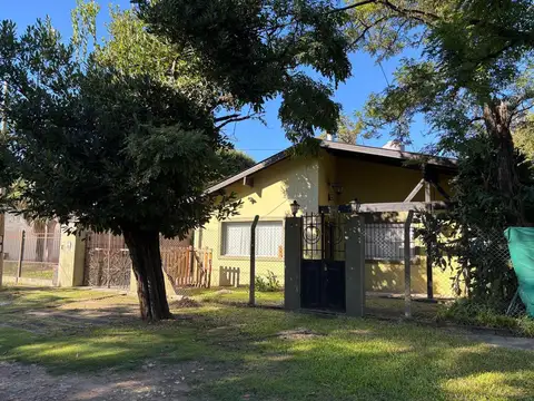 Venta Casa 5 Amb con Pileta La Reja APTO CREDITO