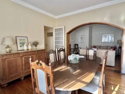 Casa en Quinta Sección, a metros de Emilio Civit | Terraza, cochera y unidad independiente