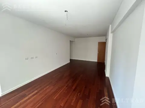 San Juan al 500. 1er piso con Patio exclusivo.