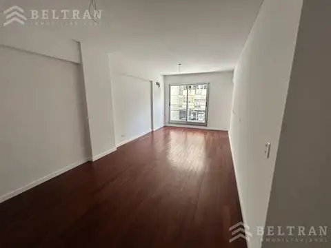 2 dormitorios. 1º piso con patio. Externo. Calidad C