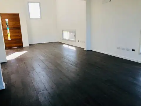 Casa en Venta en Presidente Derqui, USD 265.000