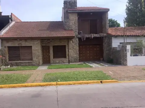 Casa 5 ambientes en Venta en Merlo Centro