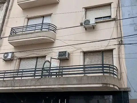 SE VENDE DEPARTAMENTO DE 2 AM Y 1/2 EN TRIBUNALES, CABA