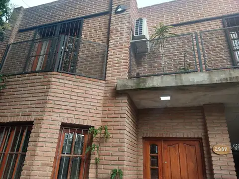 EXCELENTE CASA 4 AMB, CON GARAGE PASANTE!