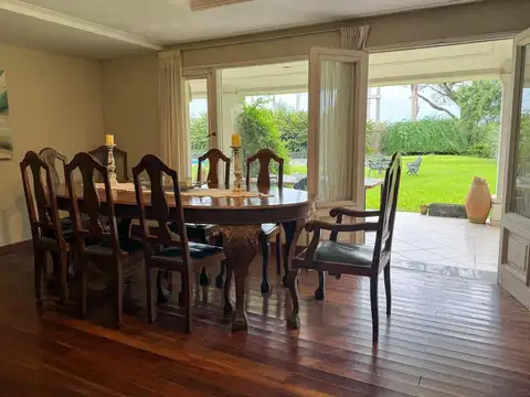 Casa en Venta con 5 cocheras