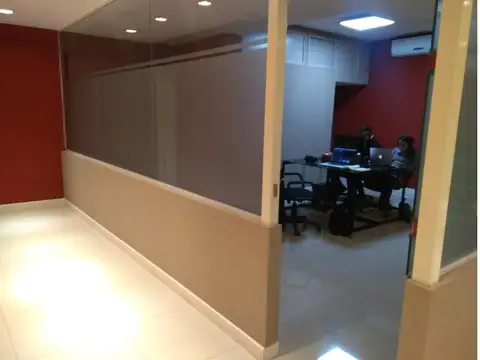 Galpón de 306 m2 (153 en P.B.m2 + 1er. piso 153 m2) en Avell