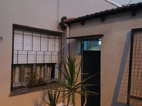 Casa 8 ambientes con 4 baños
