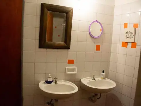 Local amplio en venta Parque Patricios.