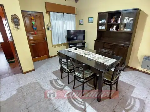 Casa - Venta - Argentina, CASTELAR - Navarro 1771