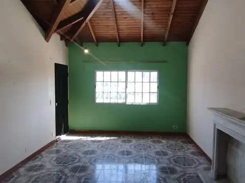 EXCELENTE DPTO TIPO CASA 1° PISO CON 3 DORMITORIOS