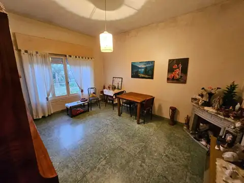 Venta Casa Amplia Con Locales, Departamento Y Espacios Abier