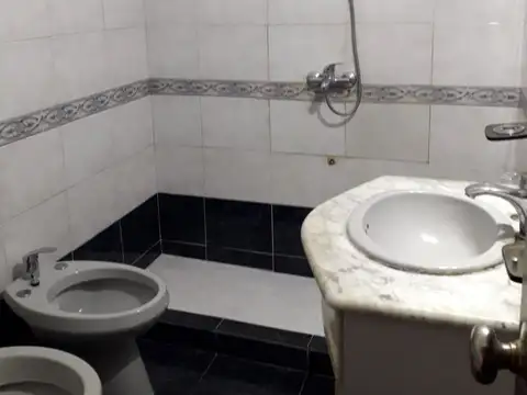 Casa 6 ambientes con 3 baños