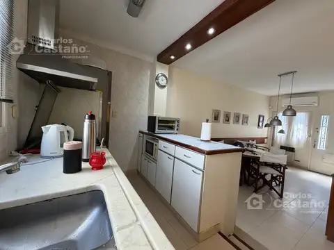 Chalet 4 Amb en Esquina con Patio y Terraza.