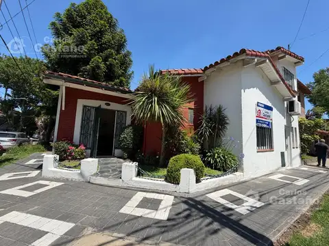 Chalet 4 Amb en Esquina con Patio y Terraza.