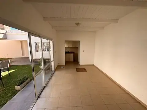 Casa en Venta 4 dormitorios quincho patio Villa Cabrera