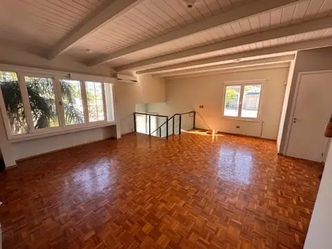 Casa en Venta con 4 cocheras