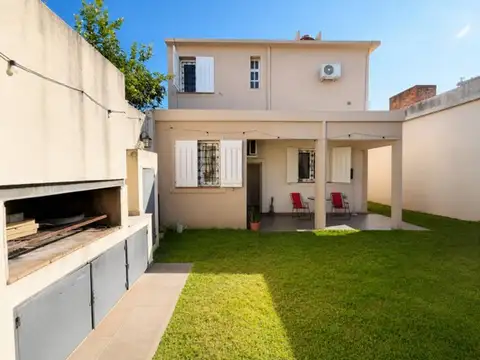 Casa 5 ambientes con 4 baños