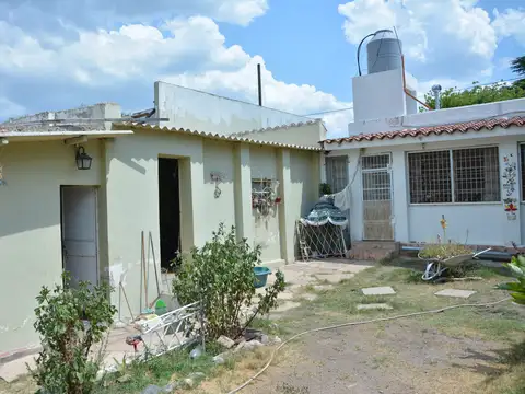 Casa 7 ambientes con 2 baños