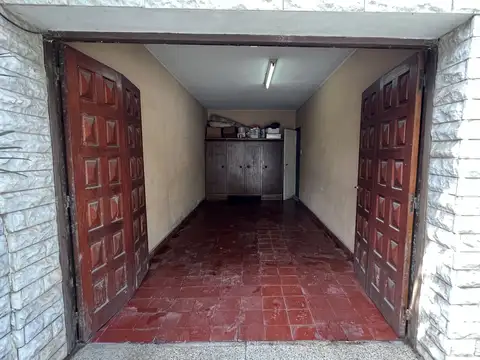 Casa 7 ambientes con 1 baño
