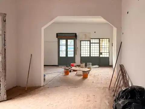 Casa a reciclar en barrio Abasto o terreno apto desarrollo