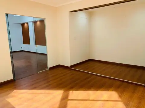 VENTA DEPTO OFICINA COMERCIAL SEMIPISO MICROCENTRO