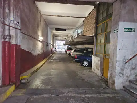 Venta Cochera Fija  por rampa Recoleta seg 24 hs