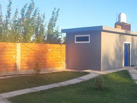 Quinta con salón, pileta y gran parque en lote de 3000 m²