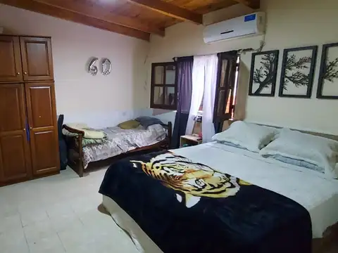 En VENTA Complejo de 3 deptos y 1 local comercial.