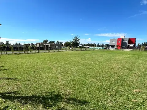 Lote Cental en esquina en Barrio Cerrado Belleville (Canning) en venta