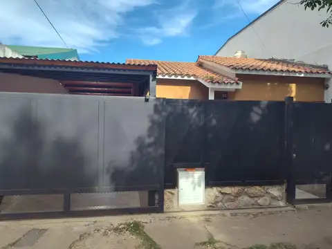 Casa en venta en Funes en excelente zona