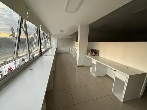 ALQUILER – Oficina corporativa 500 mts c/ 17 cocheras - Av. Rafael Núñez