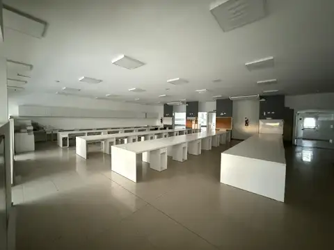 Oficina en Alquiler con 17 cocheras