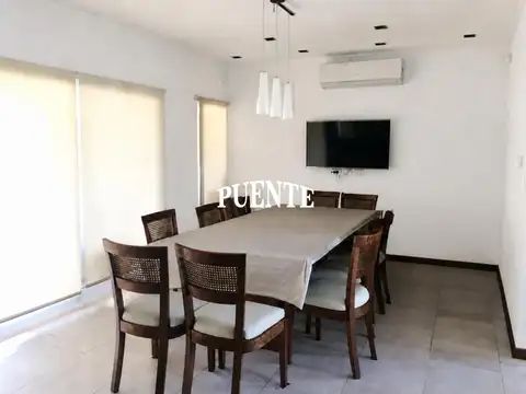 Casa en Alquiler con 1 cochera