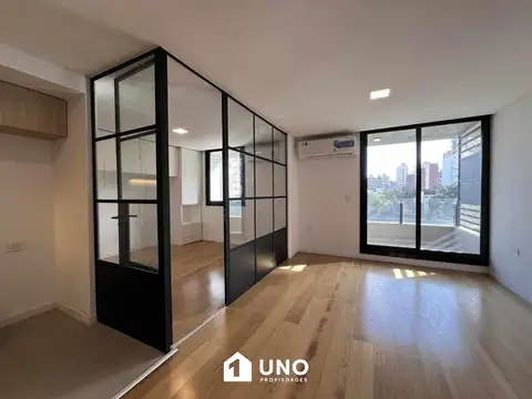 Ituzaingo y Buenos Aires - Amplio Dpto de 2 Dormitorios. Cochera disponible.