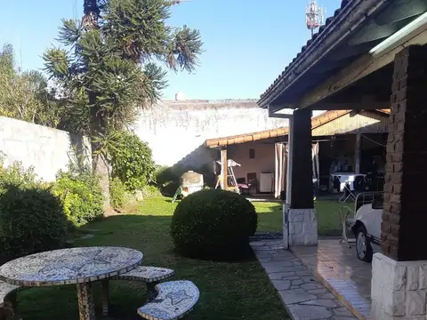 Casa 6 ambientes con 3 baños
