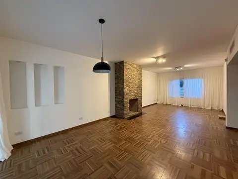 Casa 5 ambientes con 4 baños