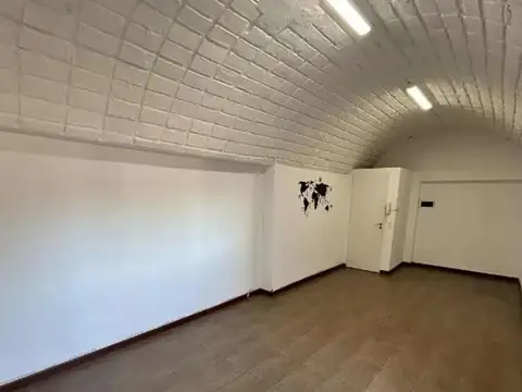 Oficina 2 ambientes con 3 baños