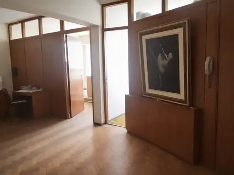 Dos oficinas más cochera en venta. oportunidad