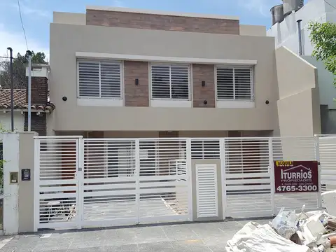 Excelente Duplex 5 años antiguedad amplio liv. comed. ycocina, 3 dormts.c/plac, 2 baños, gran patio