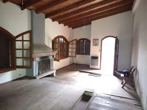 Casa 5 ambientes con 1 baño