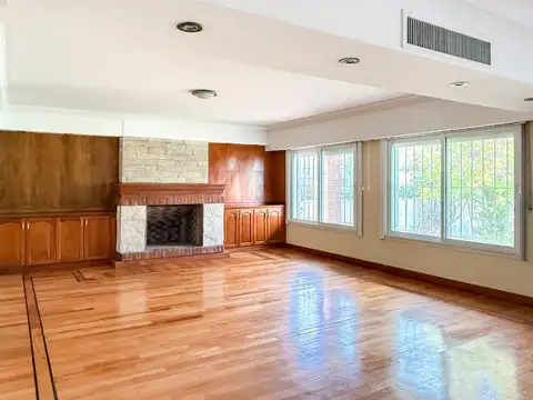 Casa 8 ambientes con 5 baños