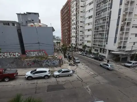 Venta Departamento 2 ambientes Amplio al frente. Zona Punta Iglesia 