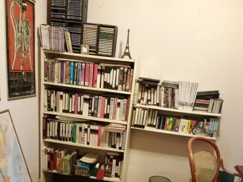 Excelente casa con garage, jardin al fondo, galpon y local al frente