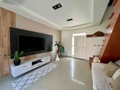 Casa 6 ambientes con 3 baños