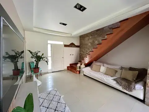 Casa en Venta en Villa Sarmiento, USD 220.000