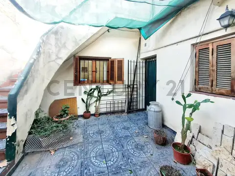 Coronel Ramón Lorenzo Falcón 4800, Piso 0
