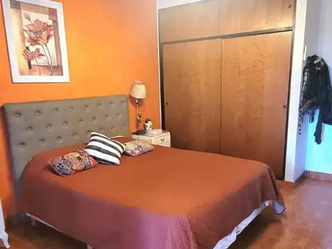 Casa 7 ambientes con 2 baños