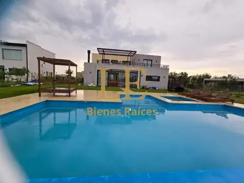 VENTA CASA EN SAN SEBASTIAN CON PILETA , VISTA A LA LAGUNA